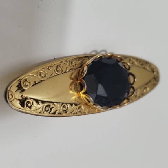 4/$20 Vintage Golden Brooch With Black Onyx Stone 🌴 - Picture 4 of 5